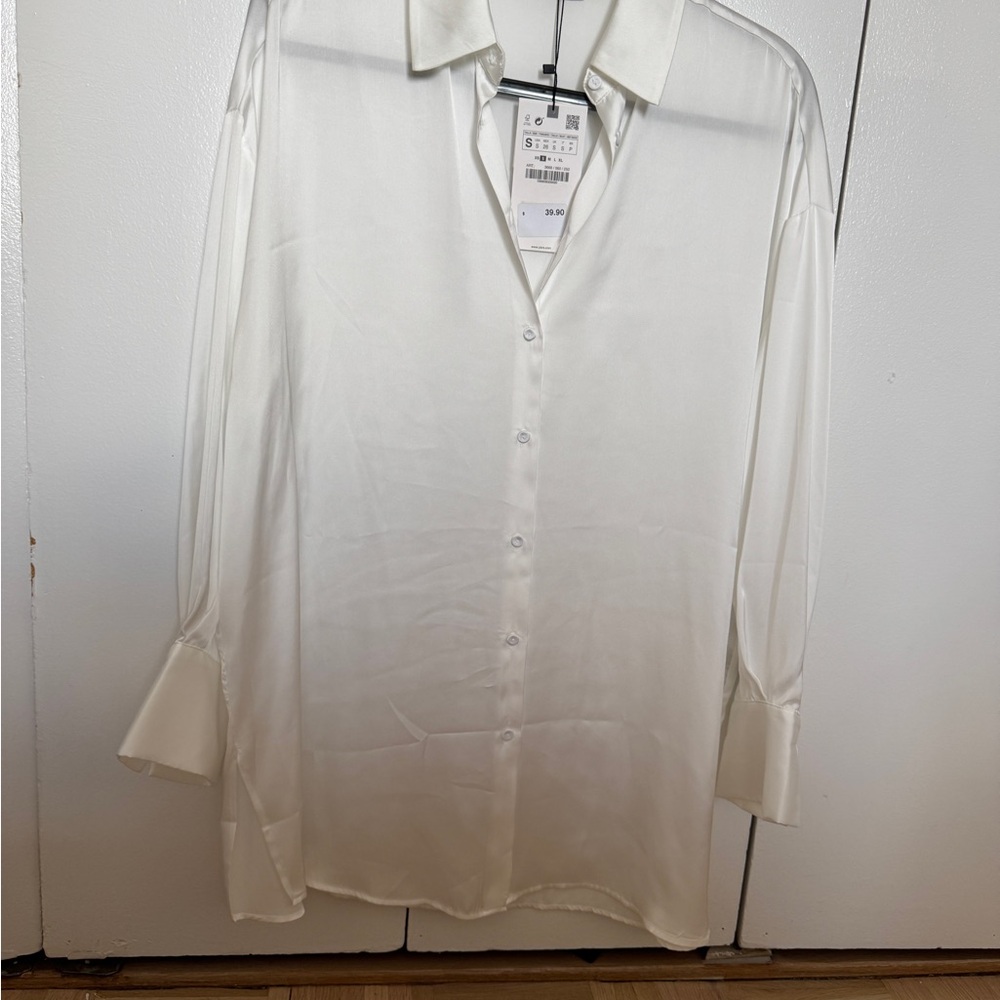 NEW WITH TAG Zara Classic Cream Button-Up Shirt